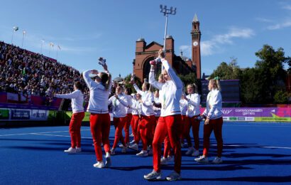 Hockey players on pitch