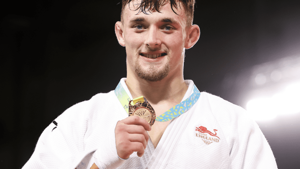 Lachlan Moorhead smiling with commonwealth gold medal