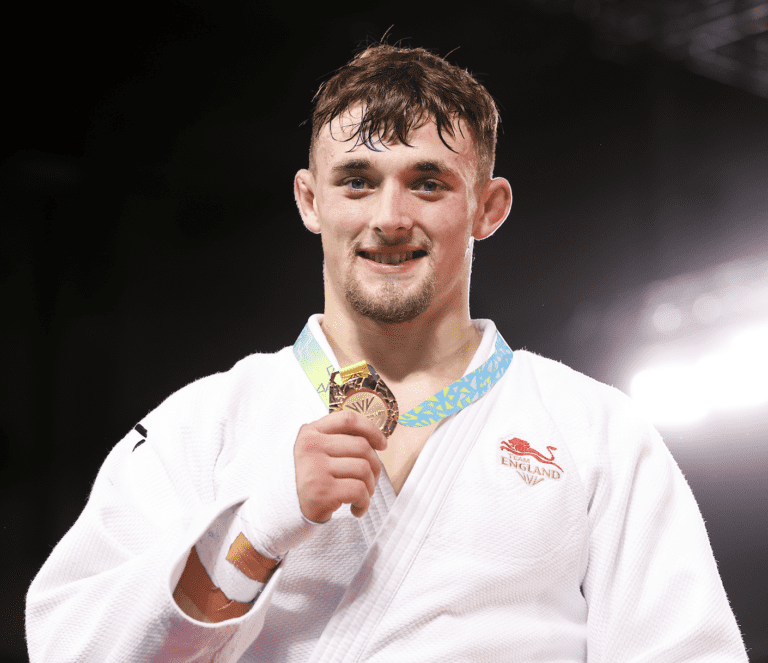 Lachlan Moorhead smiling with commonwealth gold medal