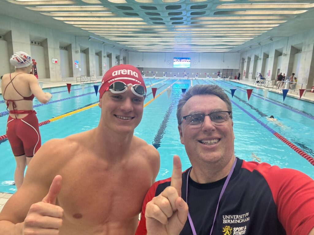 Ollie Morgan and Gary Humpage holding up 1 finger